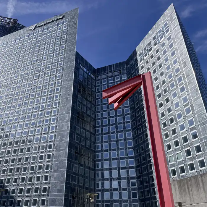 Tour Pascal dans le quartier de Paris La Défense, 92.