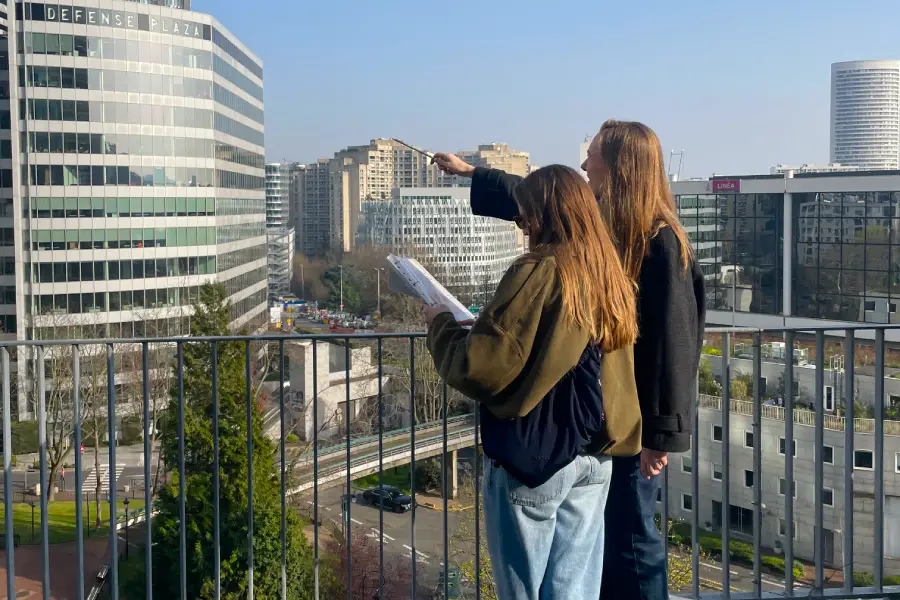 escape-game-exterieur-enquetrices-terrasse-la-defense